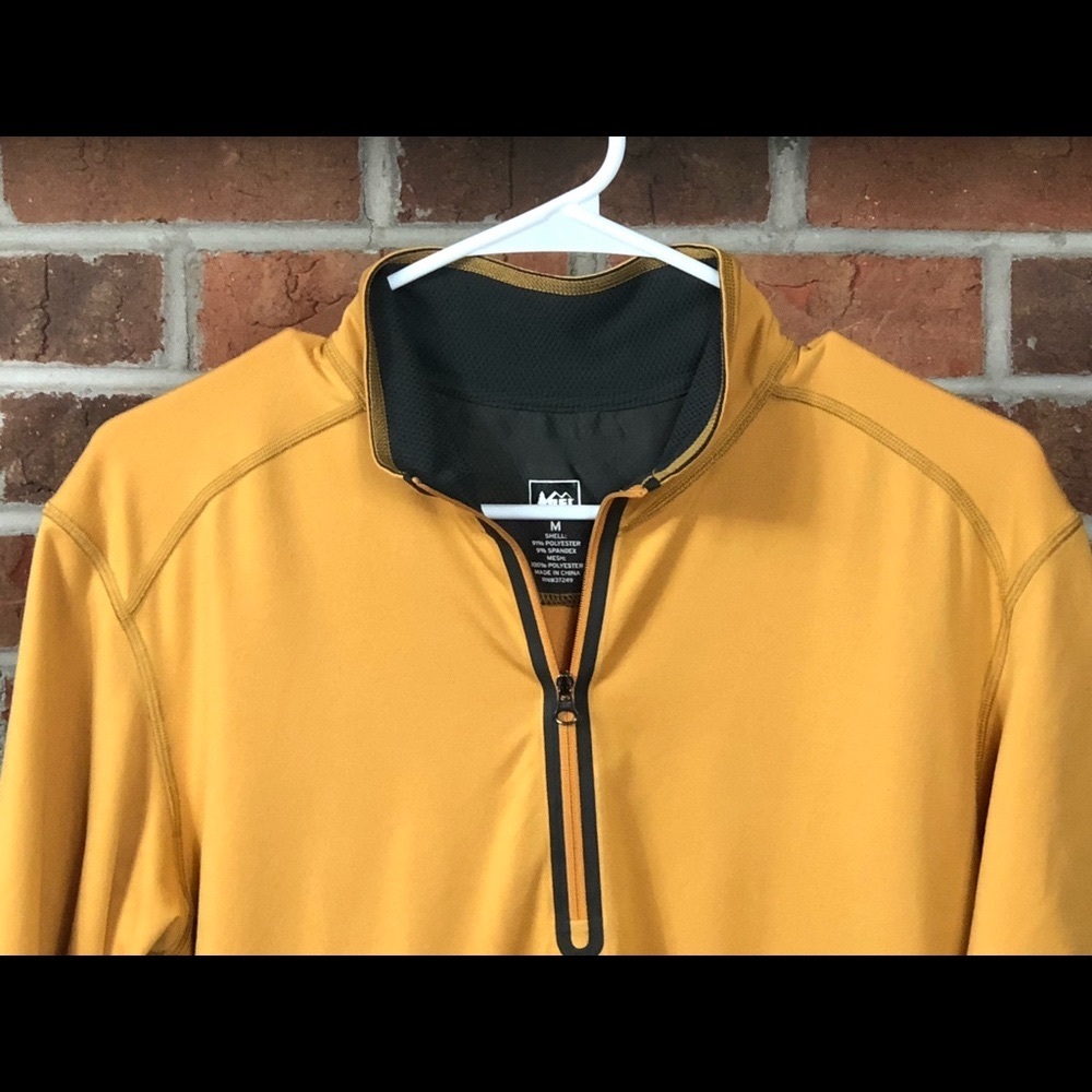 REI Poly/Spandex Vented Moisture Wicking Hiking Cross Fit Shirt Medium EUC!!!